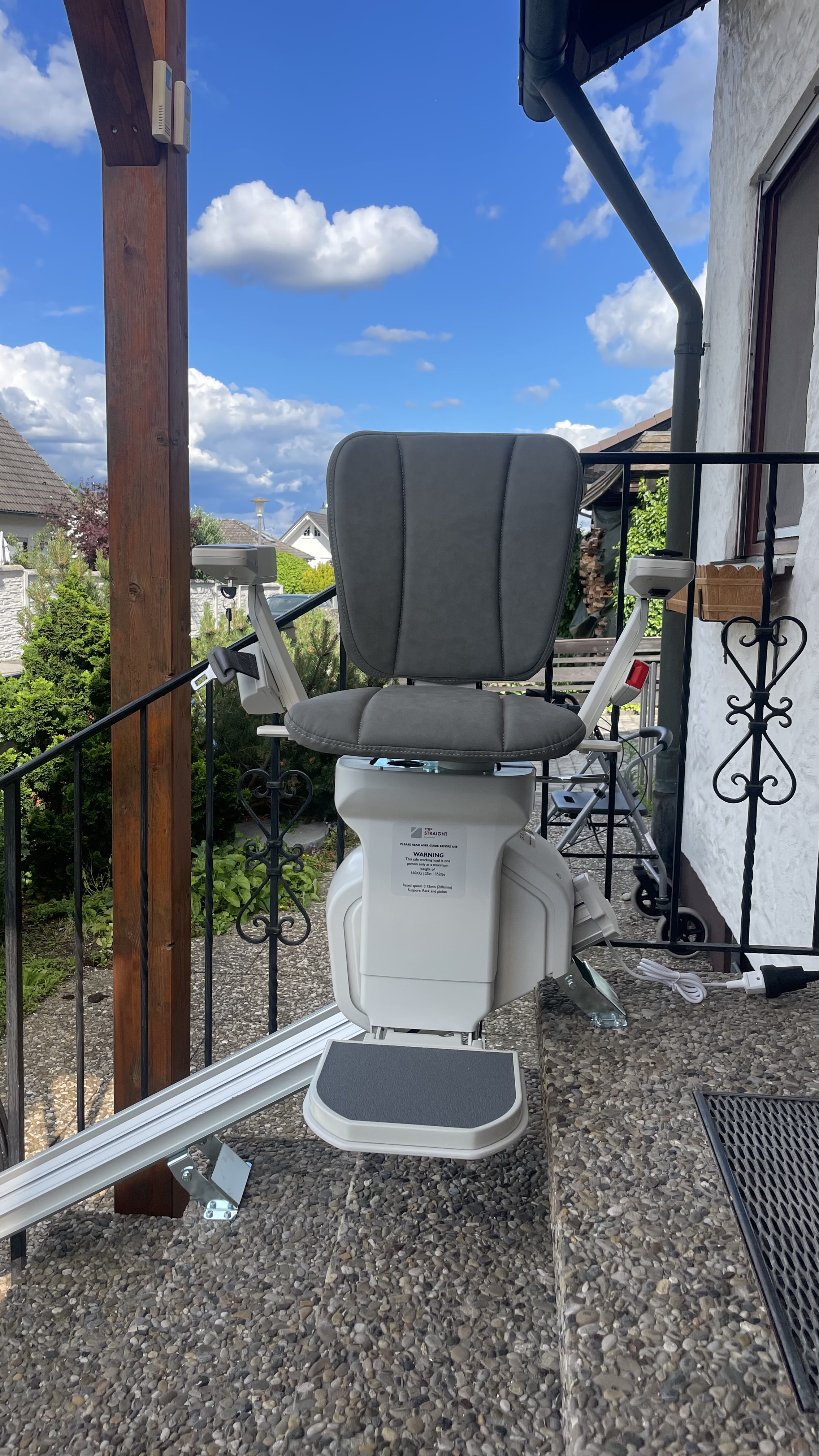 Eingebauter Treppenlift bei Kunde